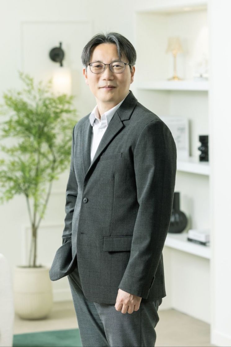 samsung-electronics-recruits-deep-learning-authority-bohyung-han-and-former-meta-executive-taerin-han-to-accelerate-ai-in-semiconductors-–-the-asia-business-daily