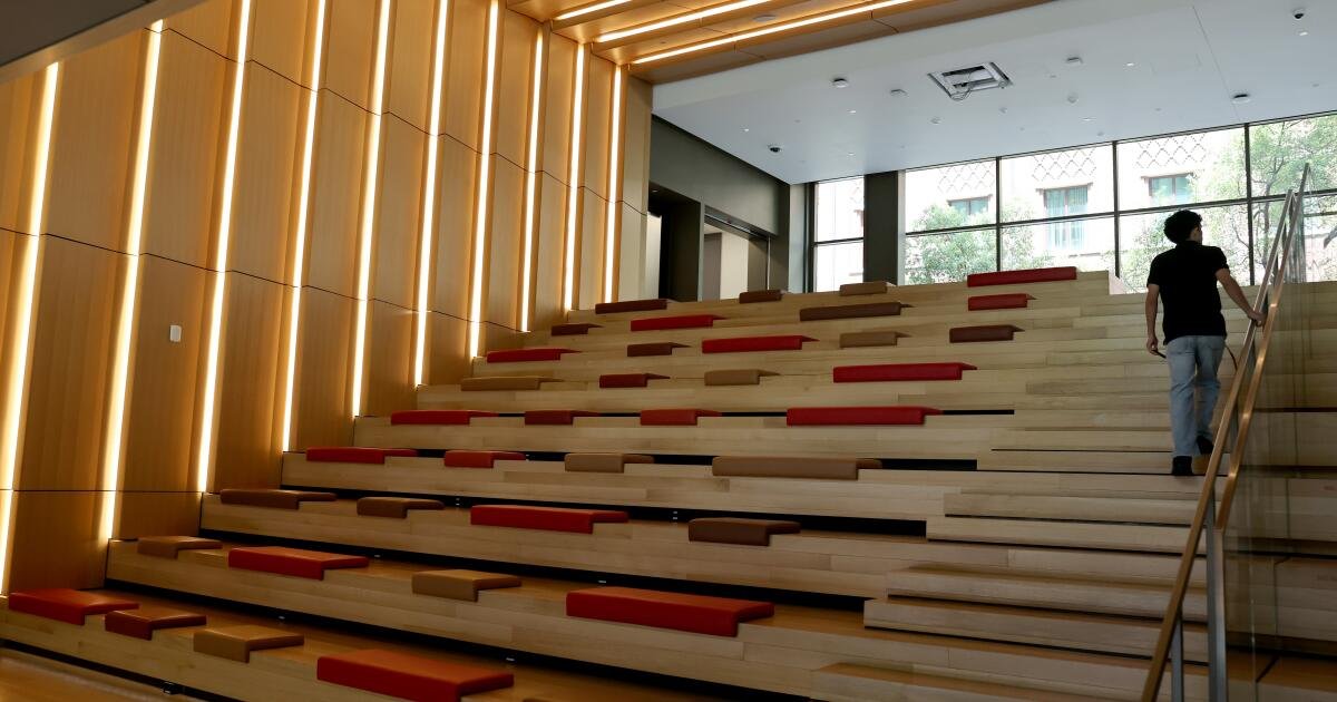 usc-and-ucla-bet-big-on-ai-to-meet-soaring-student,-job-market-demands