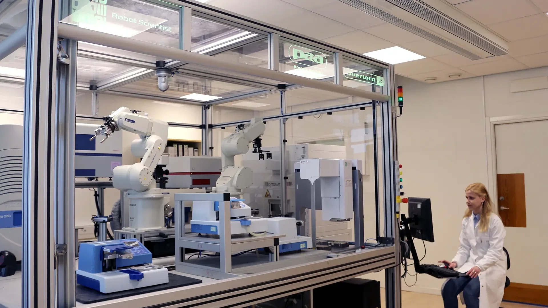 scientists-build-an-ai-that-can-propose-experiments,-run-them-and-learn-from-the-results